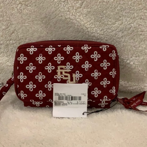 Vera Bradley Handbags - NWT Vera Bradley all-in-one cross body bag.